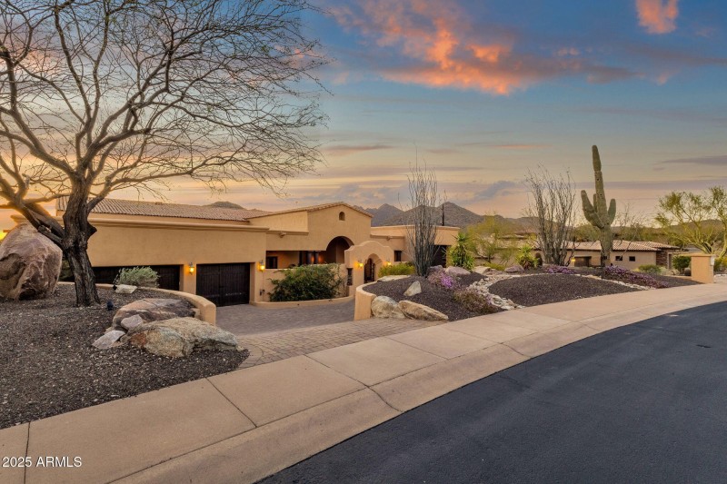 1-web-or-mls-14675-e-paradise-dr