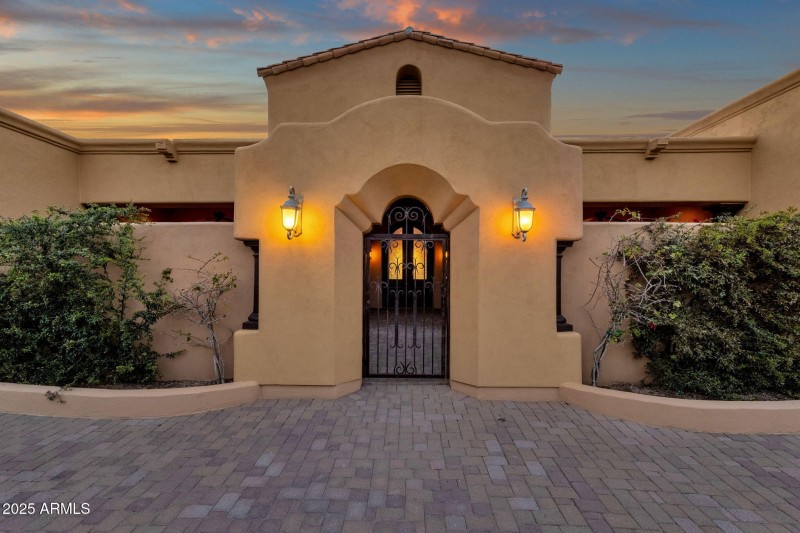 5-web-or-mls-14675-e-paradise-dr