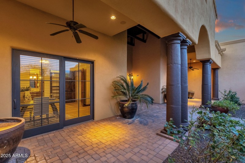 6-web-or-mls-14675-e-paradise-dr