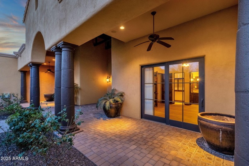 7-web-or-mls-14675-e-paradise-dr
