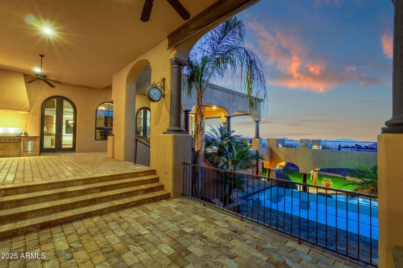 10-web-or-mls-14675-e-paradise-dr