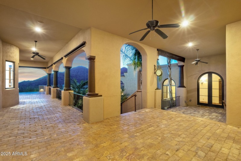 11-web-or-mls-14675-e-paradise-dr
