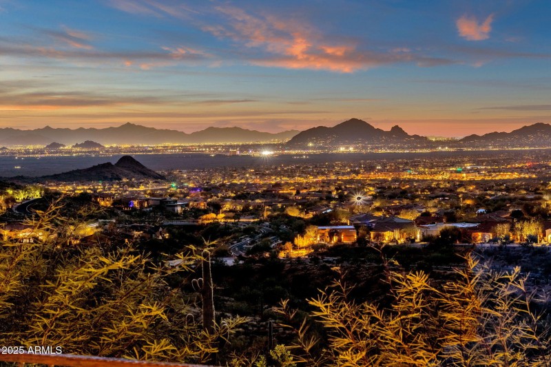 13-web-or-mls-14675-e-paradise-dr