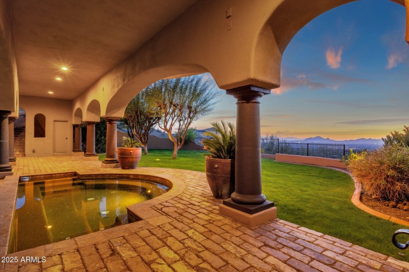 15-web-or-mls-14675-e-paradise-dr