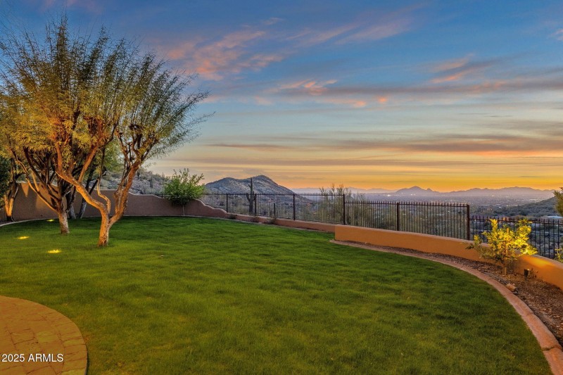 16-web-or-mls-14675-e-paradise-dr