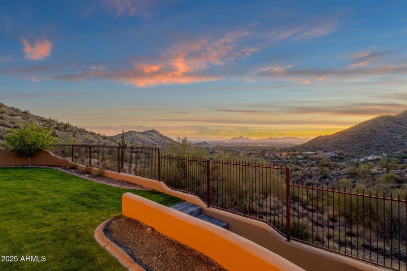 17-web-or-mls-14675-e-paradise-dr
