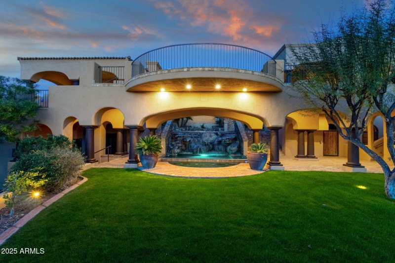 18-web-or-mls-14675-e-paradise-dr
