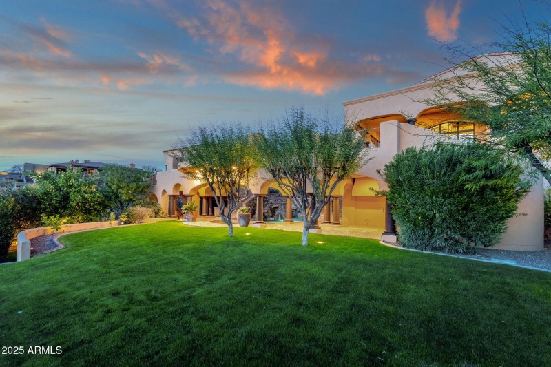 20-web-or-mls-14675-e-paradise-dr