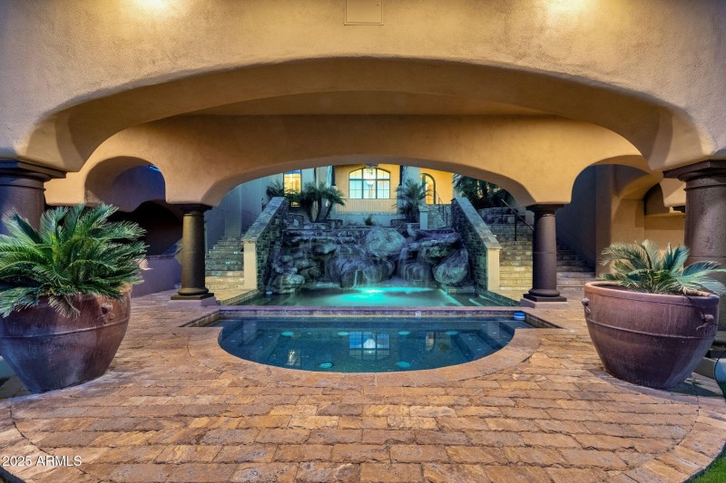 21-web-or-mls-14675-e-paradise-dr