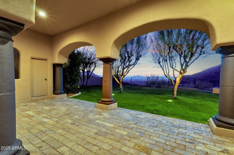 22-web-or-mls-14675-e-paradise-dr