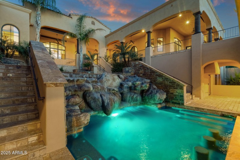 23-web-or-mls-14675-e-paradise-dr