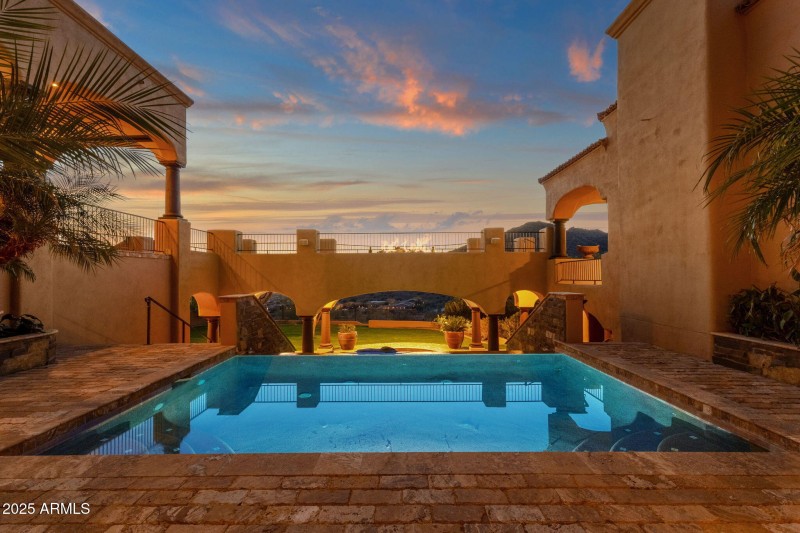 25-web-or-mls-14675-e-paradise-dr