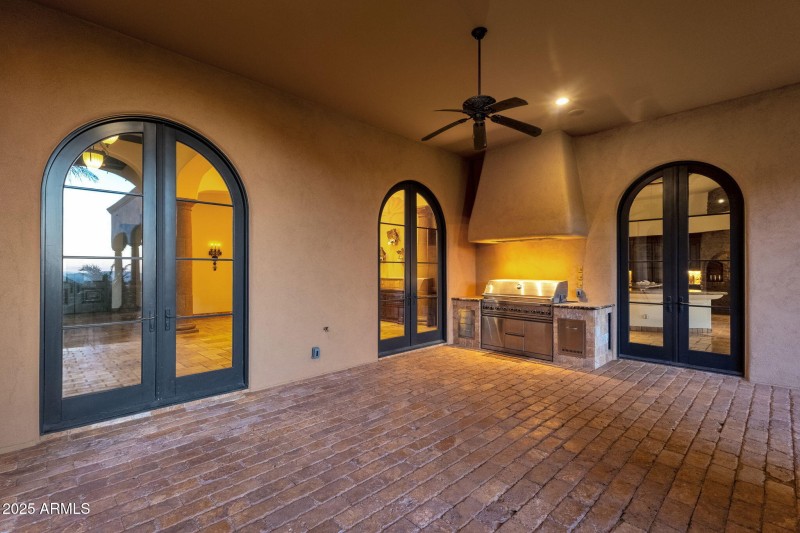 26-web-or-mls-14675-e-paradise-dr