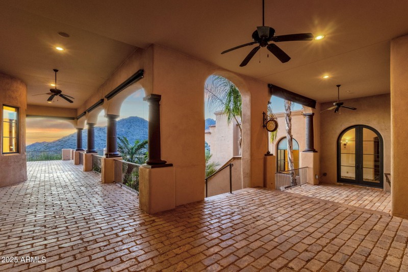27-web-or-mls-14675-e-paradise-dr