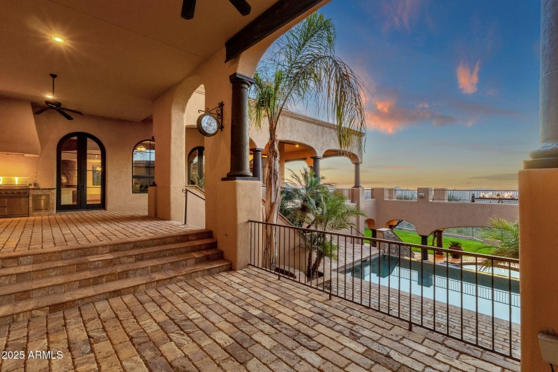 28-web-or-mls-14675-e-paradise-dr