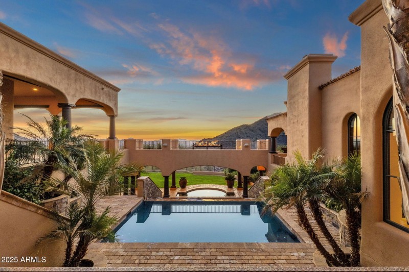 29-web-or-mls-14675-e-paradise-dr