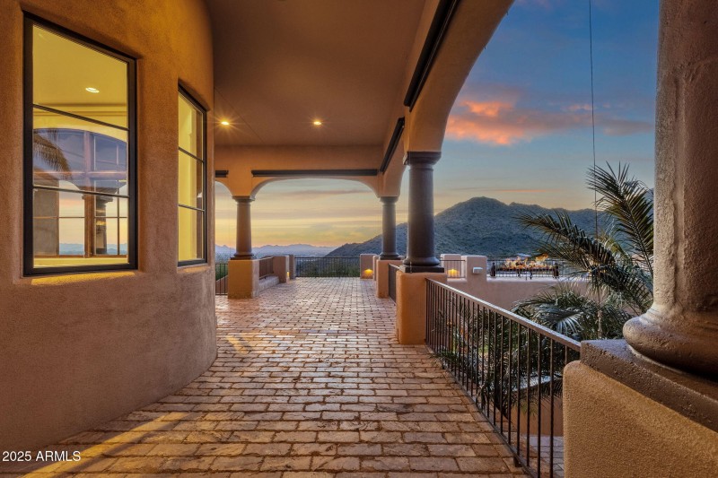 30-web-or-mls-14675-e-paradise-dr