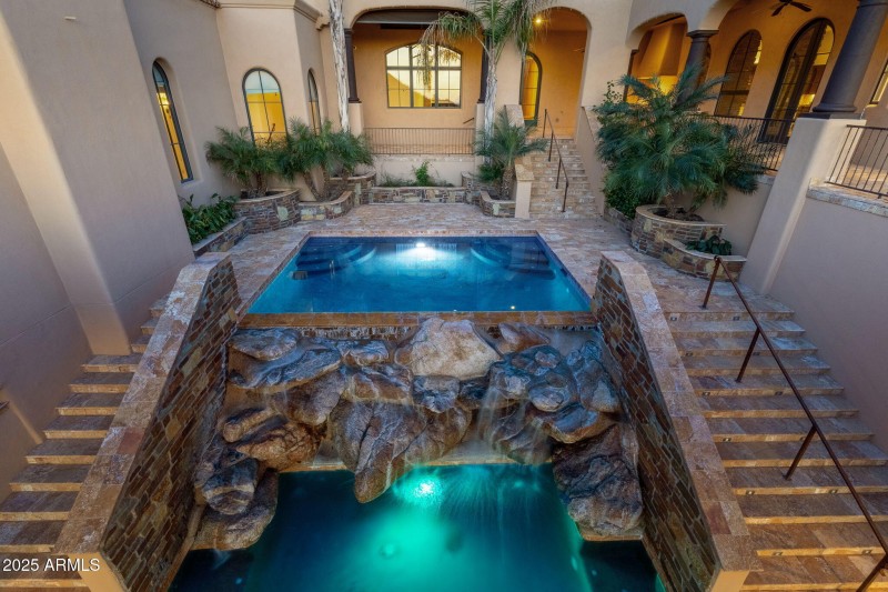 36-web-or-mls-14675-e-paradise-dr