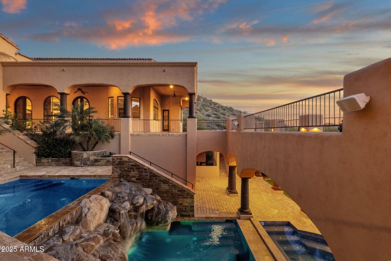 38-web-or-mls-14675-e-paradise-dr