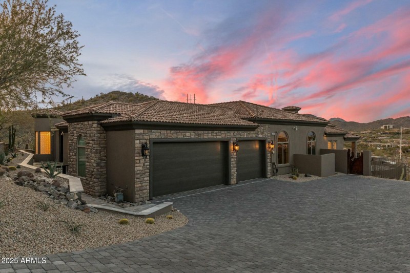 11320 N Crestview Dr