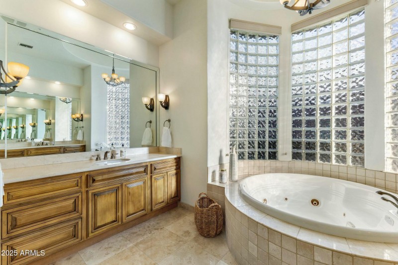 Spa Bath with Dual Vanities + Jetted Tub