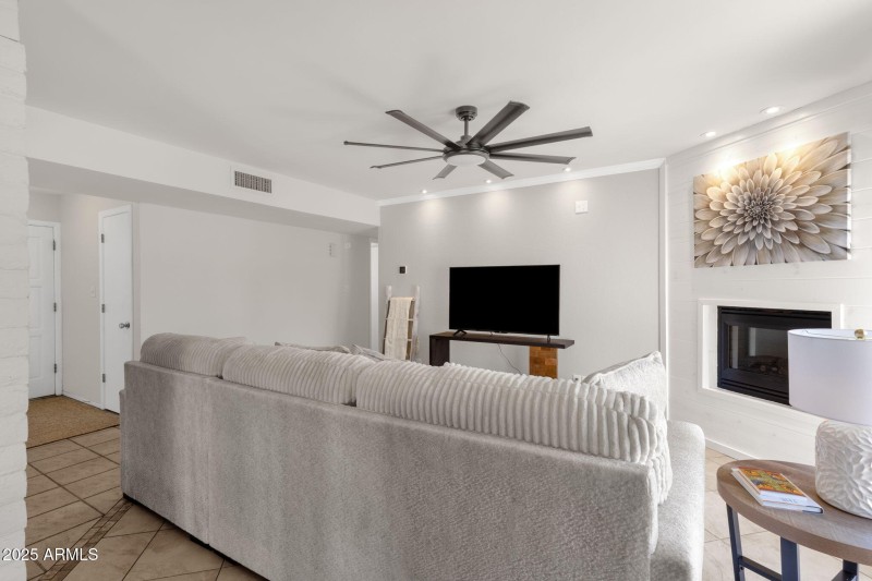 11-web-or-mls-16920-e-deerskin-dr