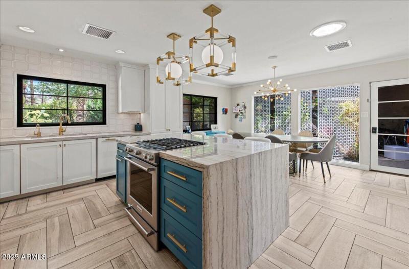 09-4721 E Calle Redonda 09