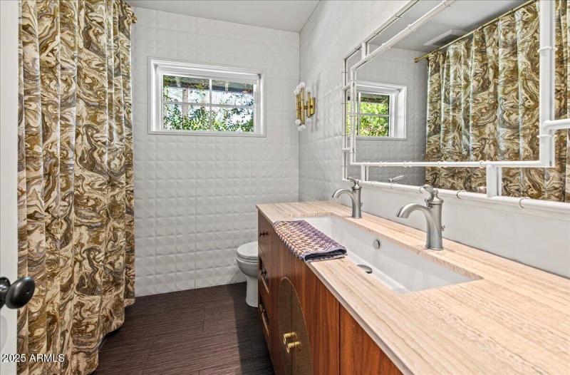 13-4721 E Calle Redonda 13