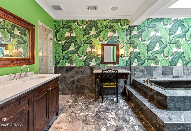 21-4721 E Calle Redonda 21