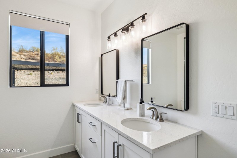 20-web-or-mls-16710-e-trevino-dr