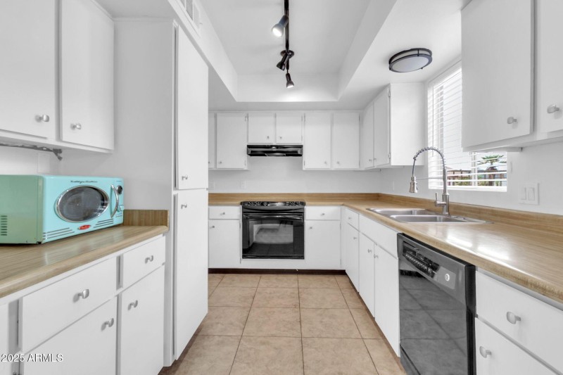 6447 S Snead DR, Sun Lakes