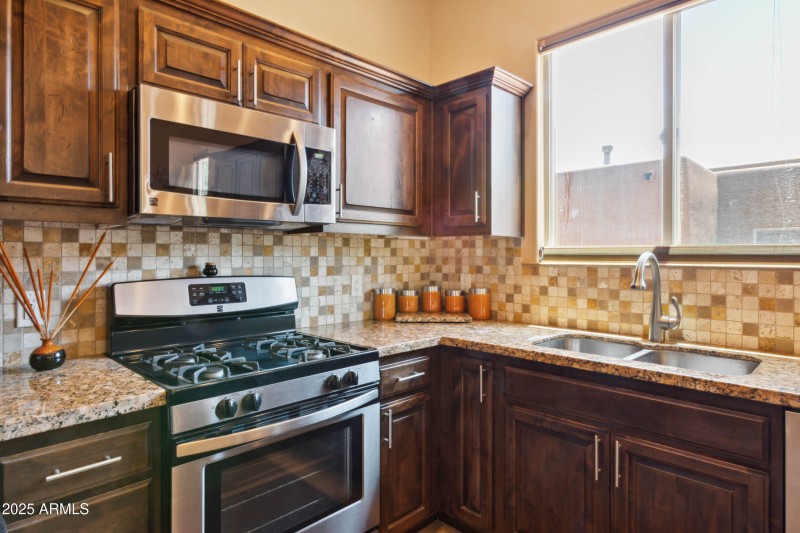 009_Stainless Steel Appliances