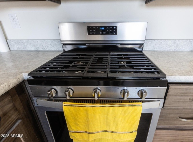 Kitchen w/ included appliances