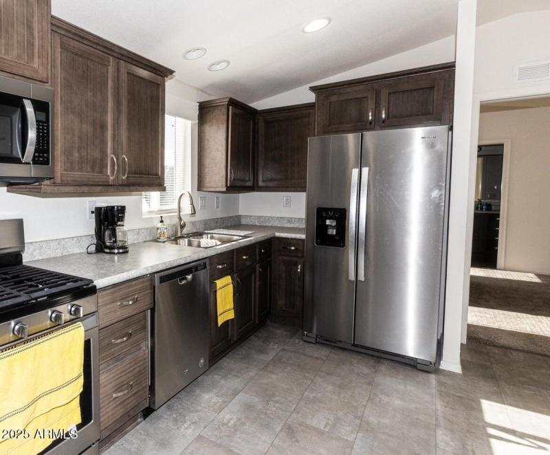 Kitchen w/ included appliances