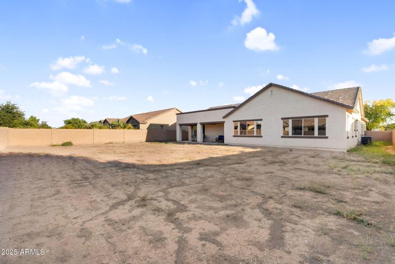 44-web-or-mls-1150 E Via Sicilia-46