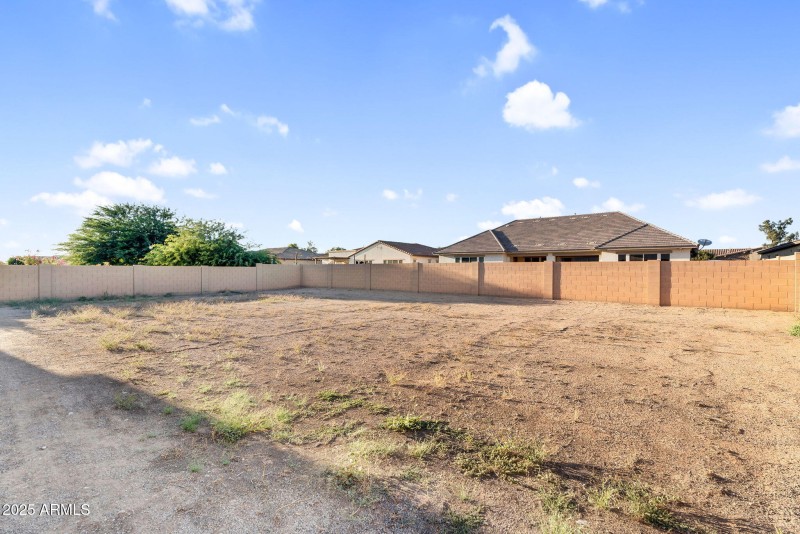 46-web-or-mls-1150 E Via Sicilia-44