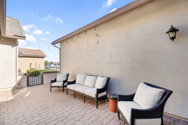 48-web-or-mls-1150 E Via Sicilia-40