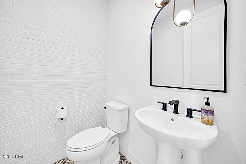 Bathroom #4, Downstairs