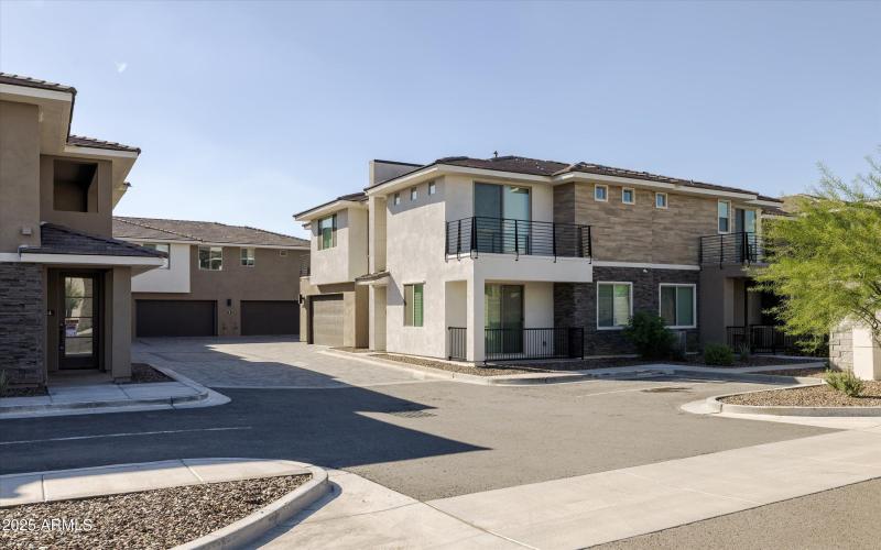 05-2121 W Sonoran Desert Dr apt 8, Phoen