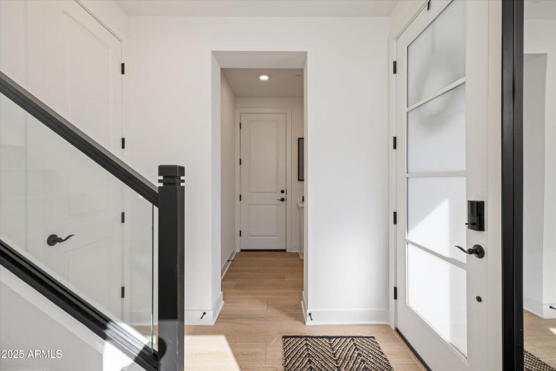 08-2121 W Sonoran Desert Dr apt 8, Phoen