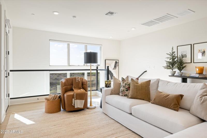 14-2121 W Sonoran Desert Dr apt 8, Phoen