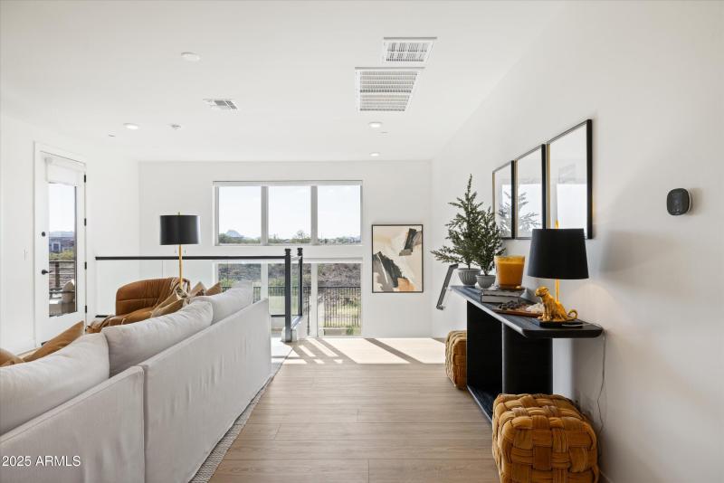 16-2121 W Sonoran Desert Dr apt 8, Phoen