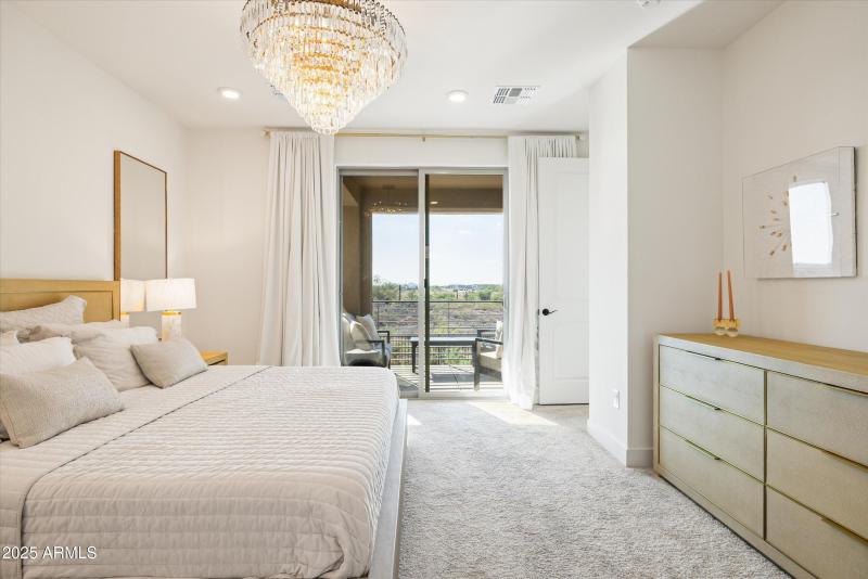 22-2121 W Sonoran Desert Dr apt 8, Phoen