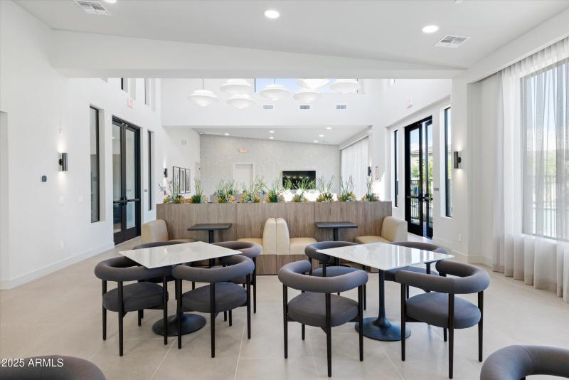 35-2121 W Sonoran Desert Dr apt 8, Phoen