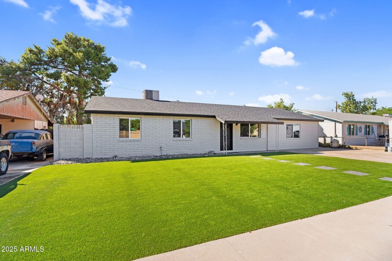 2-web-or-mls-3545 E Friess Dr-3