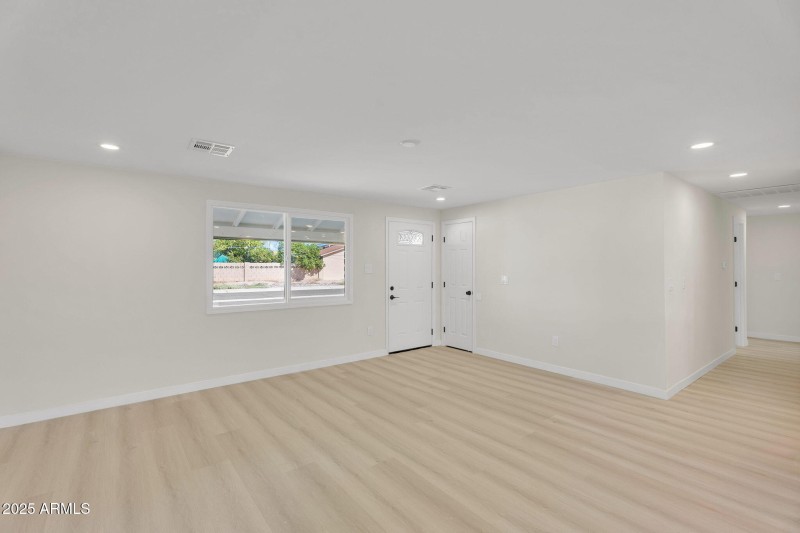 4-web-or-mls-3545 E Friess Dr-4