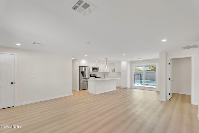 5-web-or-mls-3545 E Friess Dr-5