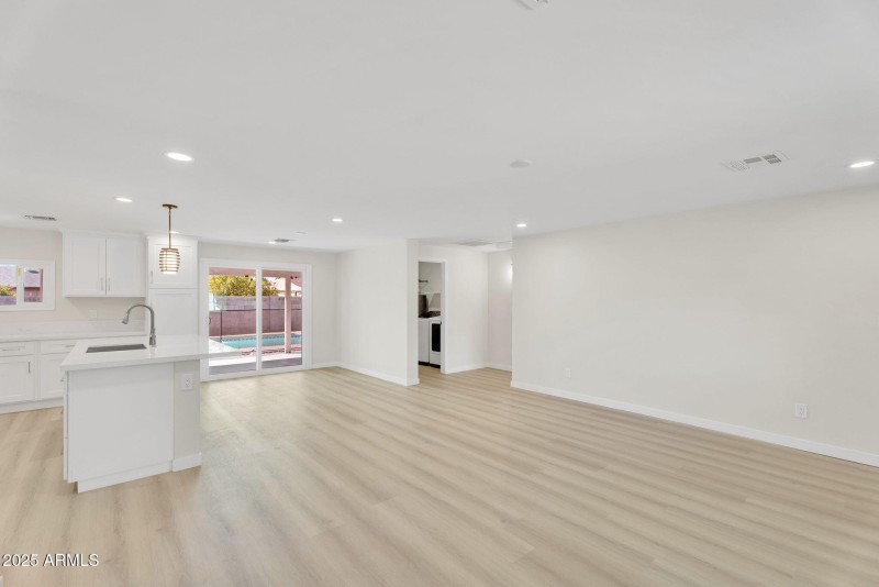 7-web-or-mls-3545 E Friess Dr-7