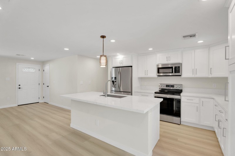 9-web-or-mls-3545 E Friess Dr-9