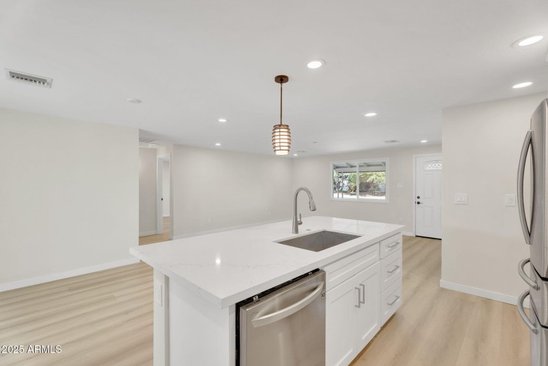 11-web-or-mls-3545 E Friess Dr-11